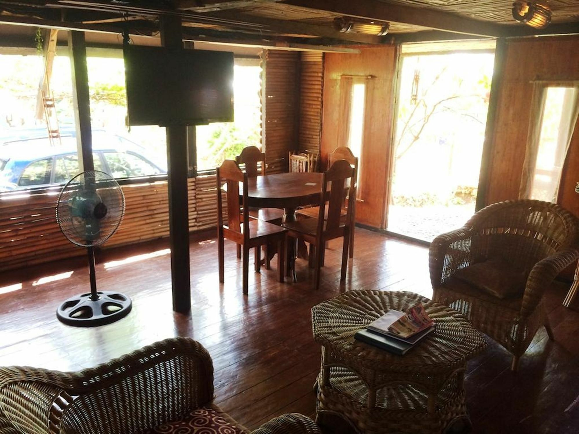 The Village House Puerto Princesa Extérieur photo